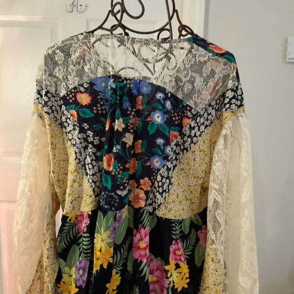 Blu Heaven Lace Floral Long Sleeve Top Plus Size 1X - Picture 7 of 8